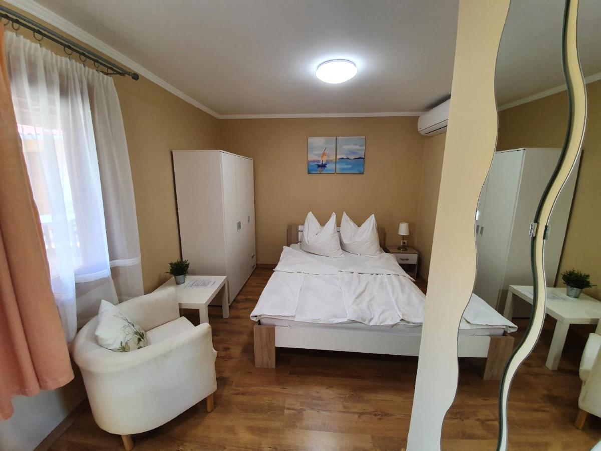 Muskatlis Haz Apartment Balatonlelle Exterior photo
