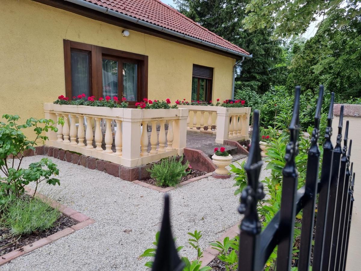 Muskatlis Haz Apartment Balatonlelle Exterior photo