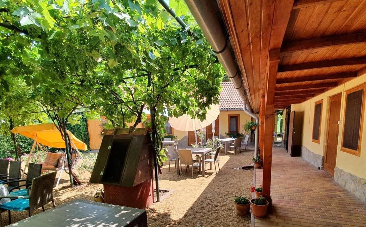 Muskatlis Haz Apartment Balatonlelle Exterior photo